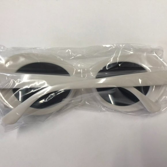 Bruno Mars Sunglasses in Japan - Picture 7 of 7